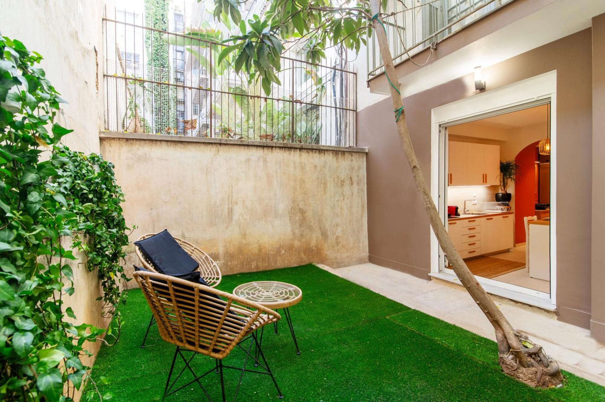 Luxurious In The Heart Of Apartment *
